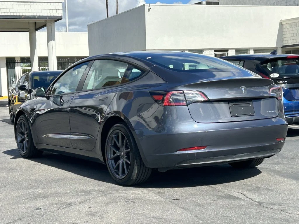 Used 2023  Tesla Base image 2