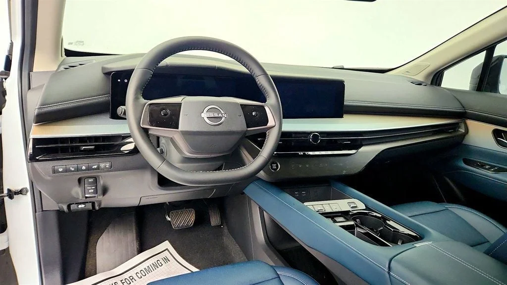 Used 2025 Everest White Pearl Tricoat/Super Black Nissan AWD Platinum w/ Illuminated Cargo Scuff Plate image 14