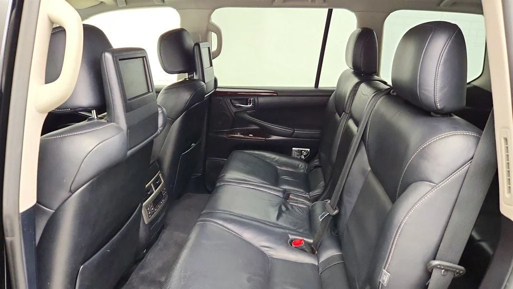 Used 2013 Black Onyx Lexus 4WD 4dr w/ Luxury Package, Mark Levinson & Rear Entertainment image 21