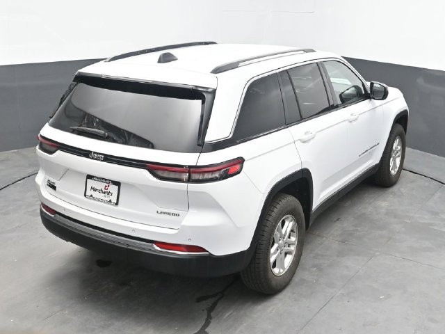 Used 2022 White Jeep Laredo image 36