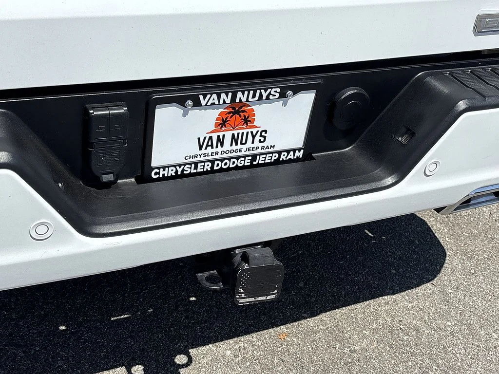 Used 2024 White GMC Elevation image 8
