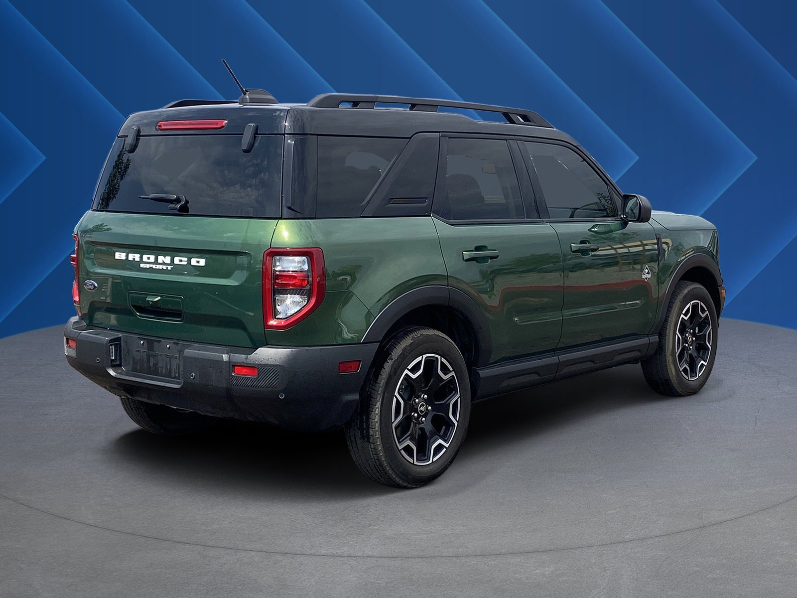 Used 2025 Green Metallic Ford Outer Banks image 3