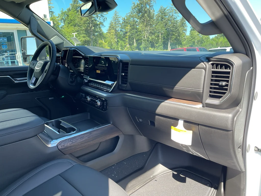2025 GMC Sierra 3500HD SLT - Photo 25