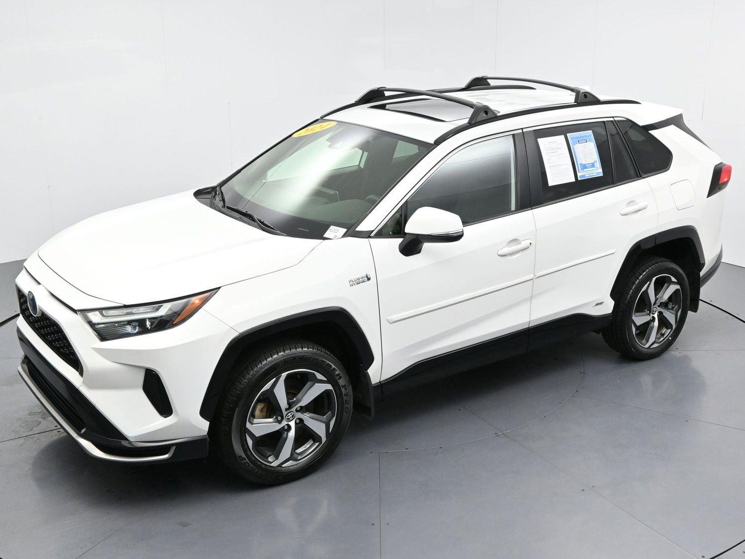 Used 2024 Ice Cap Toyota SE image 39