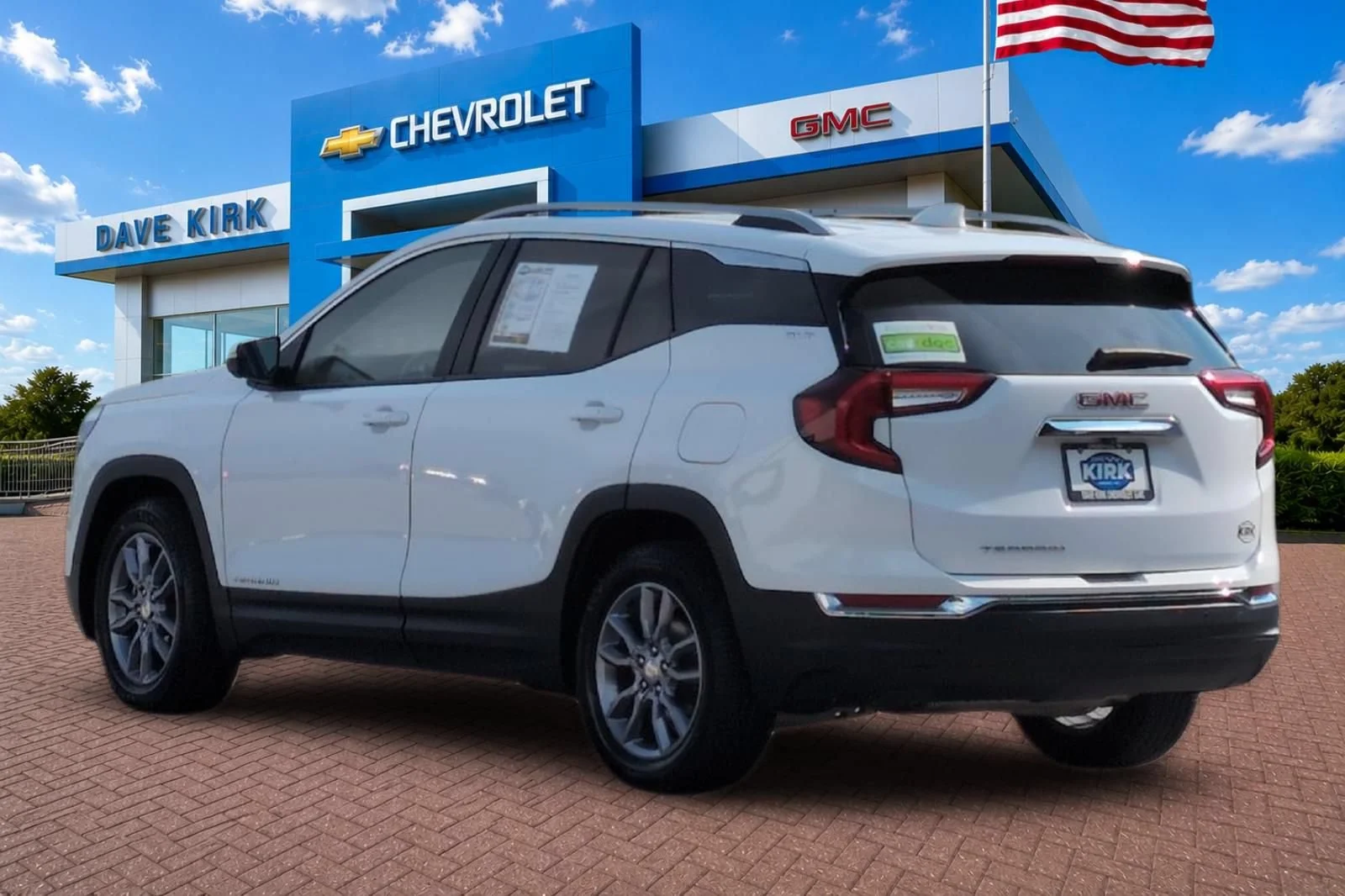 Used 2022 SUMMIT WHITE GMC SLT image 5