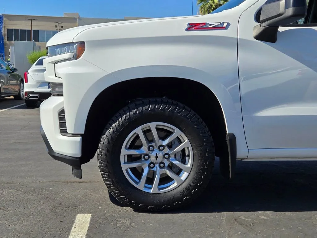 Used 2020 SUMMIT WHITE Chevrolet RST image 9