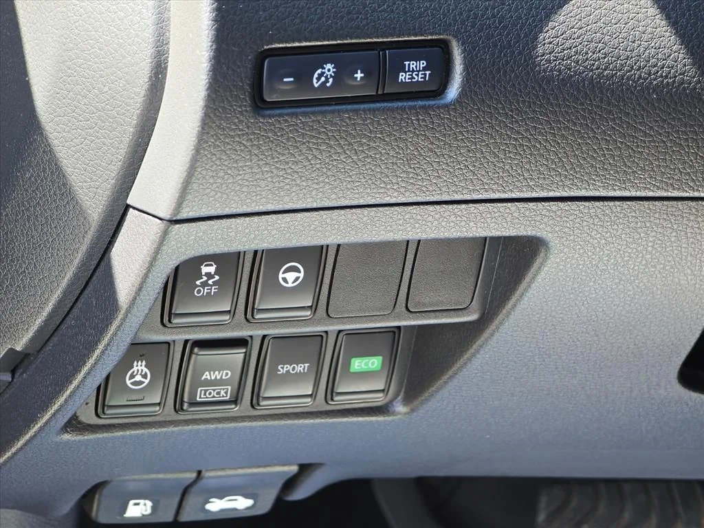 Used 2022 Gray Nissan SV image 8