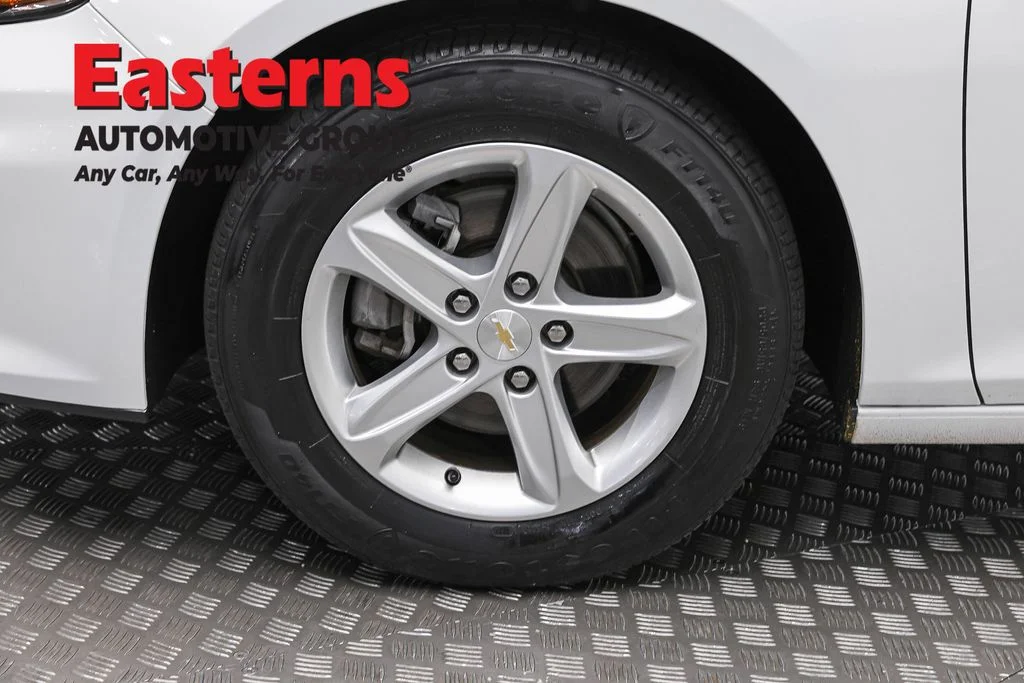 Used 2024 White Chevrolet LT image 32