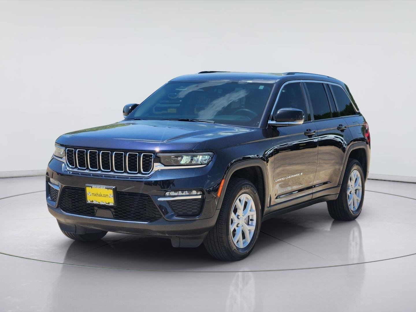 Used 2024 Midnight Sky Jeep Limited image 3
