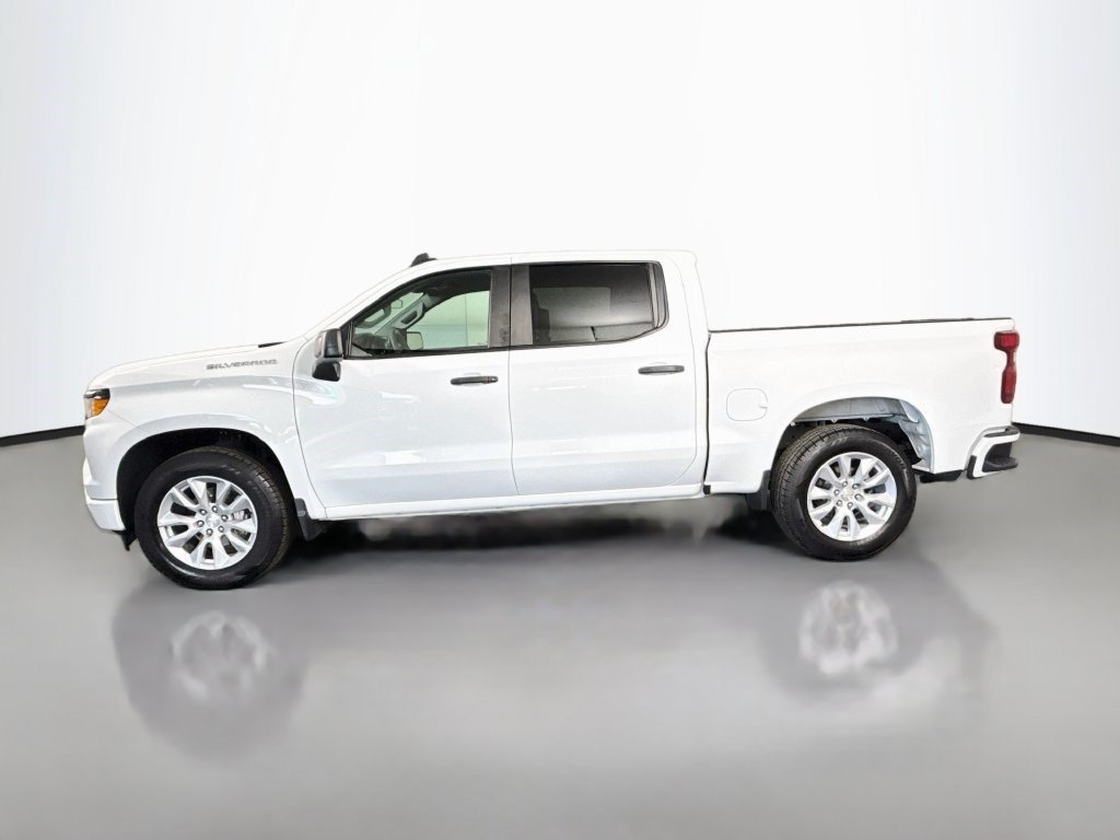 Used 2022 Summit White Chevrolet Custom image 4