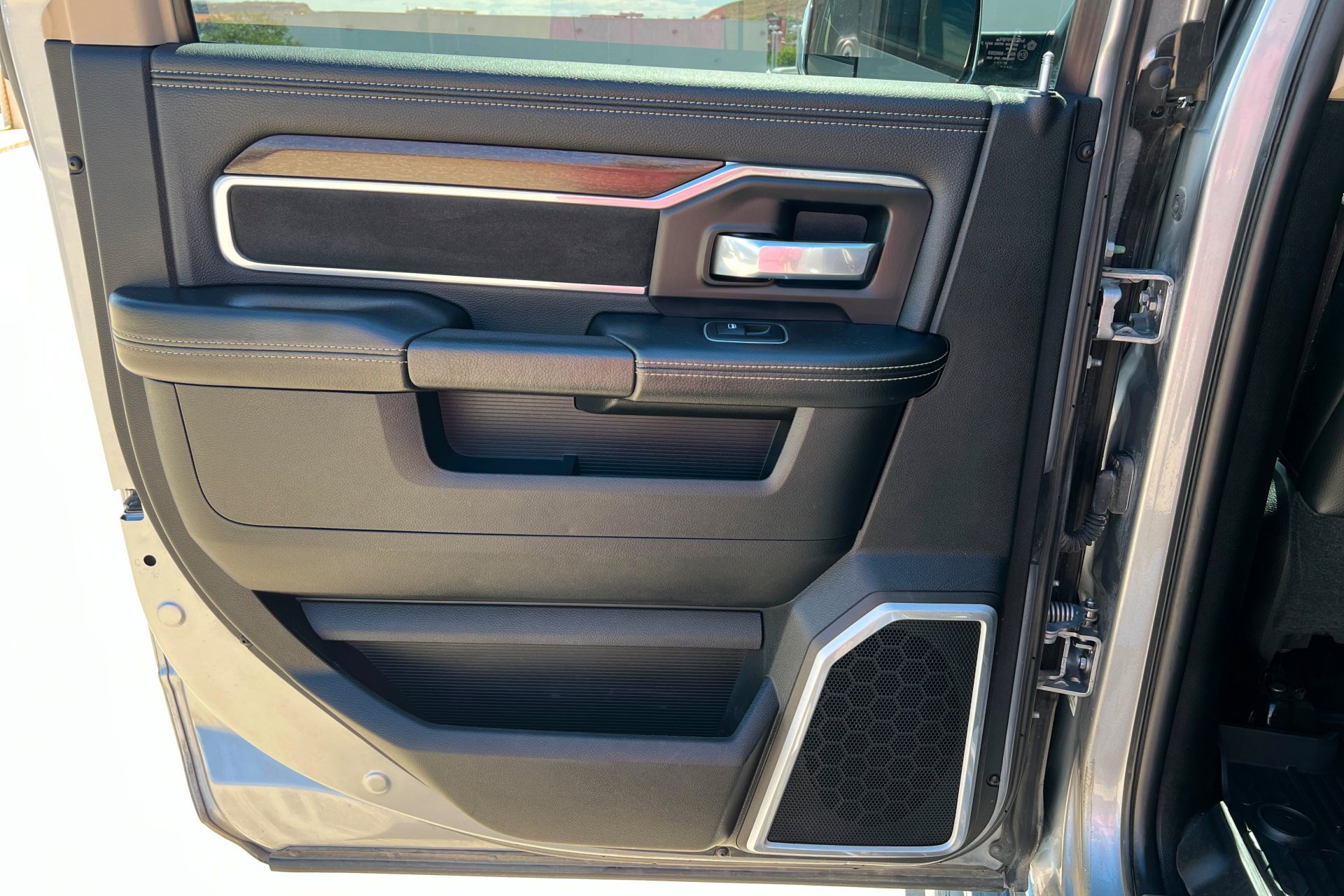 Used 2022 Billet Silver Metallic Clearcoat Ram Laramie image 19