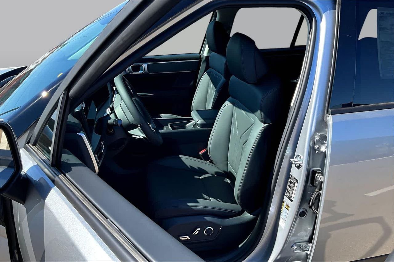 New 2026 Shimmering Silver Hyundai SEL image 9