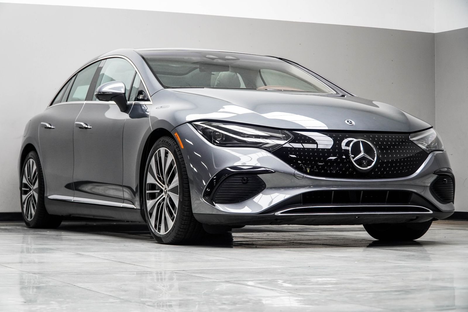 Used 2025 Gray Mercedes-Benz 500 Sedan image 4