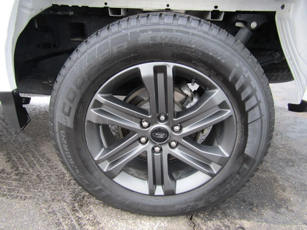 Used 2023 Oxford White Ford XLT image 12