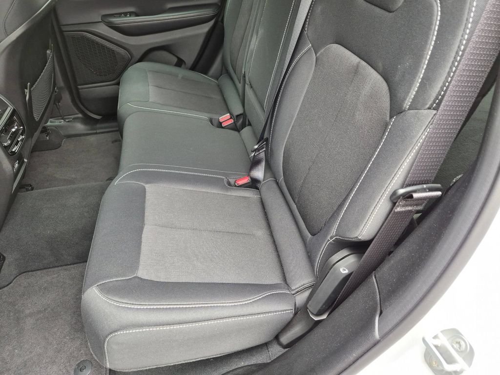 Used 2024 White Jeep Laredo image 21