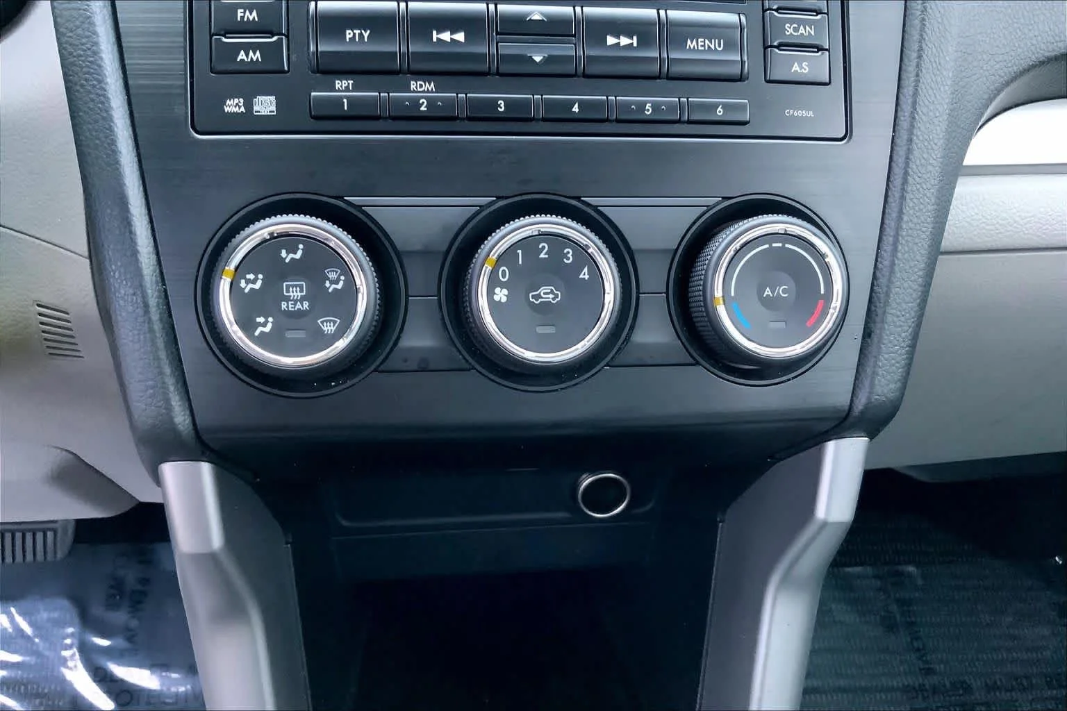 Used 2015 Dark Gray Metallic Subaru 2.5i image 24