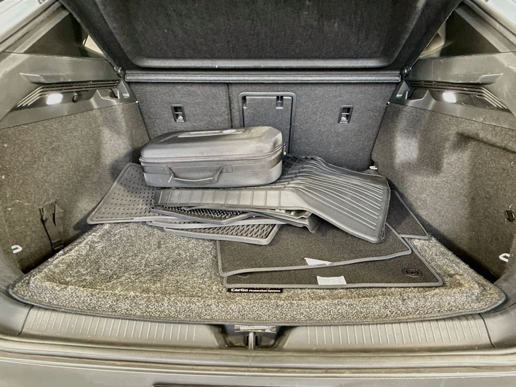 Used 2021 White Volkswagen Pro S image 25