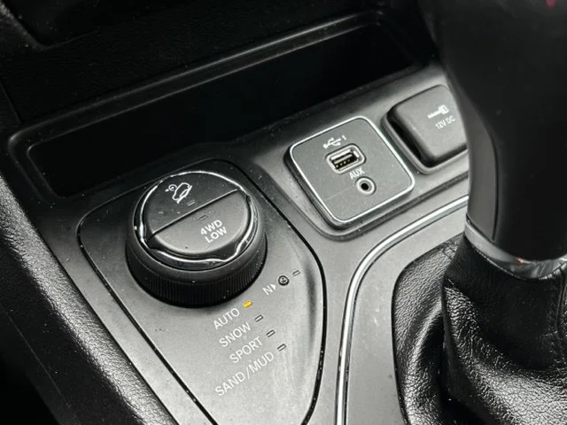 Used 2021 White Jeep Latitude Lux image 46