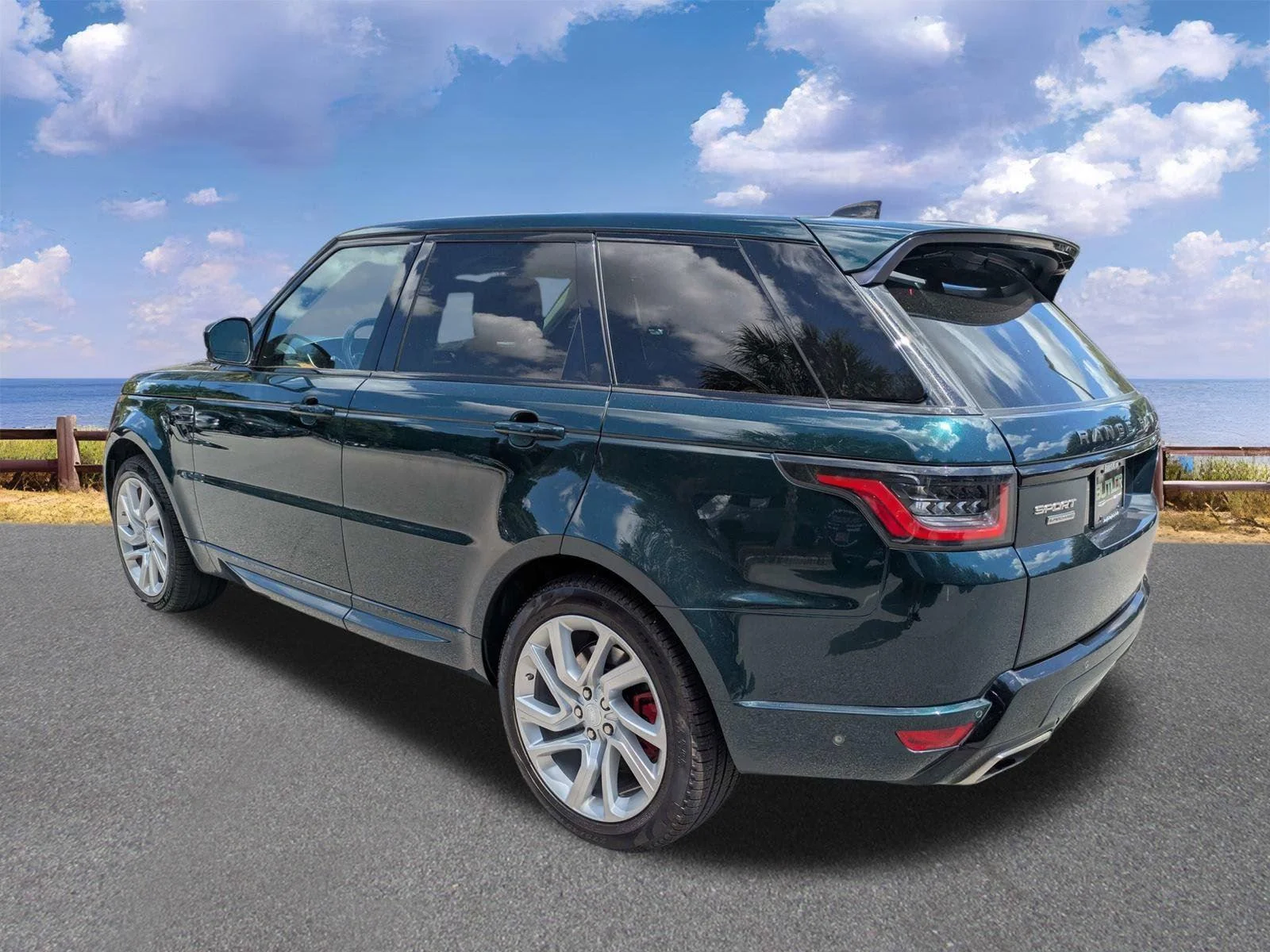 Used 2019 British Racing Green Metallic Land Rover Dynamic image 6