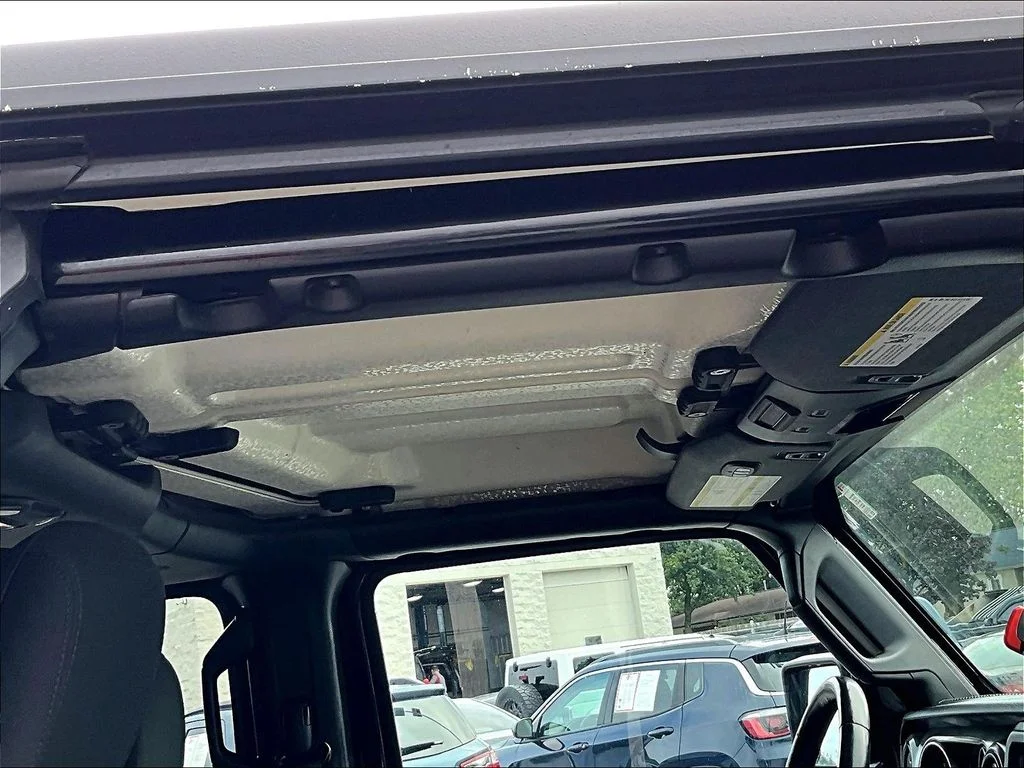 Used 2018 Black Jeep Unlimited Sport S image 21