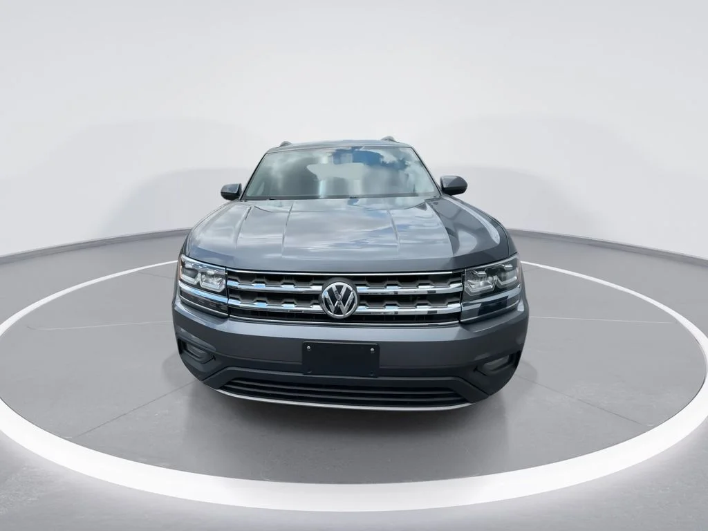 Used 2018 Gray Volkswagen 3.6L V6 SE image 3