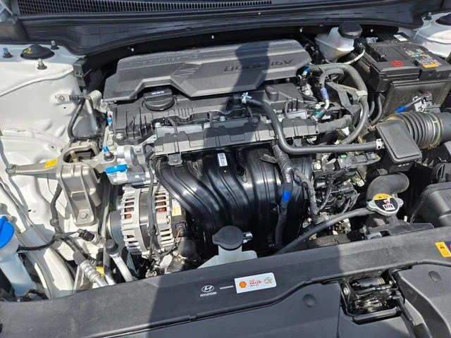 Used 2025 White Hyundai SEL Convenience image 21