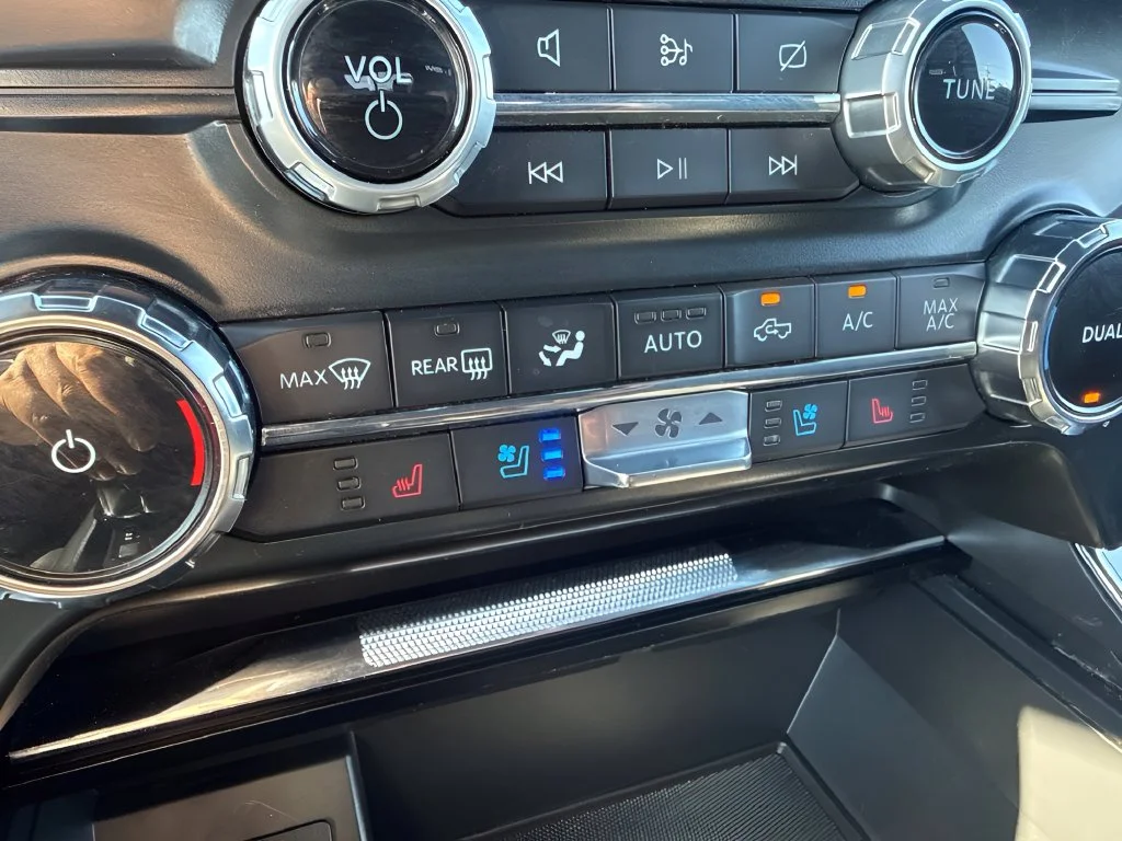 Used 2022 Black Ford Lariat image 19