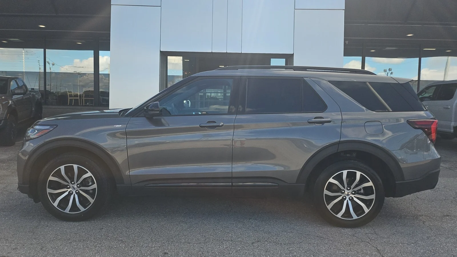 Used 2025 Gray Ford ST-Line 4WD image 2
