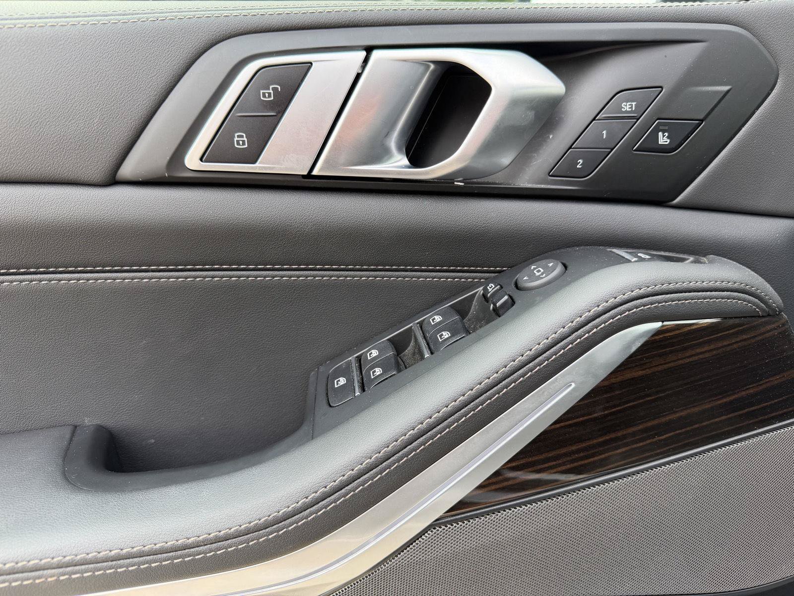 Used 2025 Skyscraper Grey Metallic BMW sDrive40i image 5