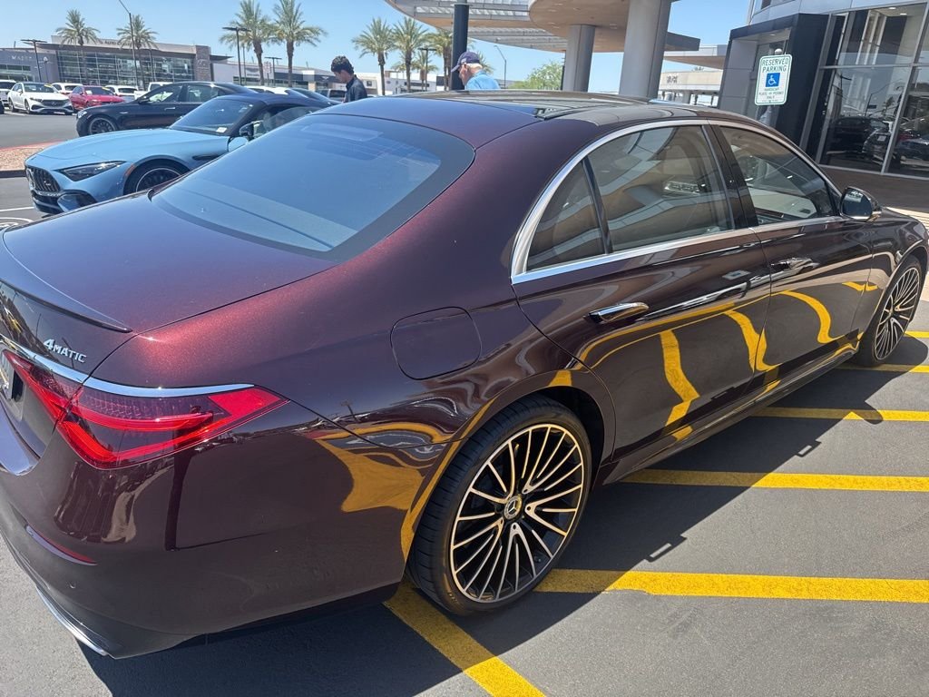 Certified Used 2022 Emerald Green Metallic Mercedes-Benz S 580 image 5
