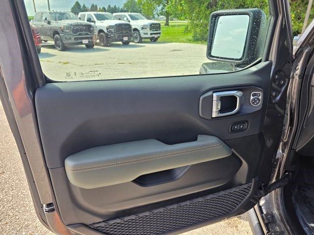 New 2026 Granite Crystal Metallic Clear-Coat Exterior Paint Jeep Mojave X image 19