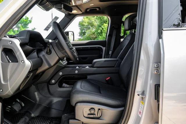 New 2026 Borasco Grey Land Rover X-Dynamic SE image 3