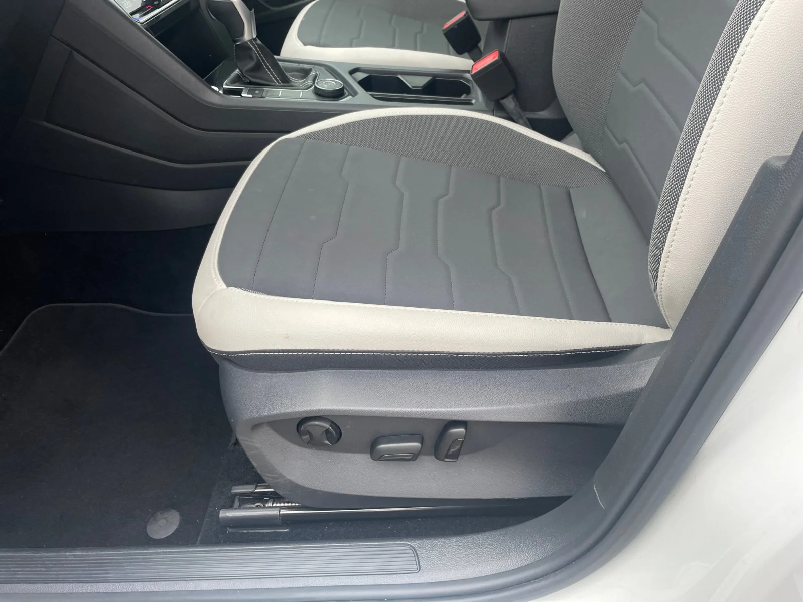Used 2025 White Volkswagen Comfortline image 14