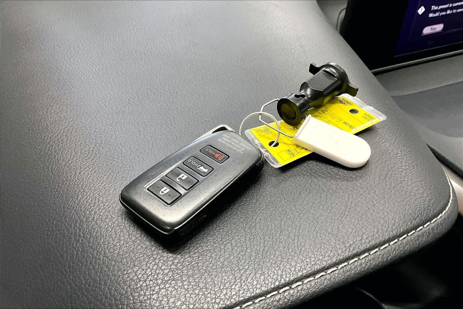 Used 2018 Eminent White Pearl Lexus  image 15