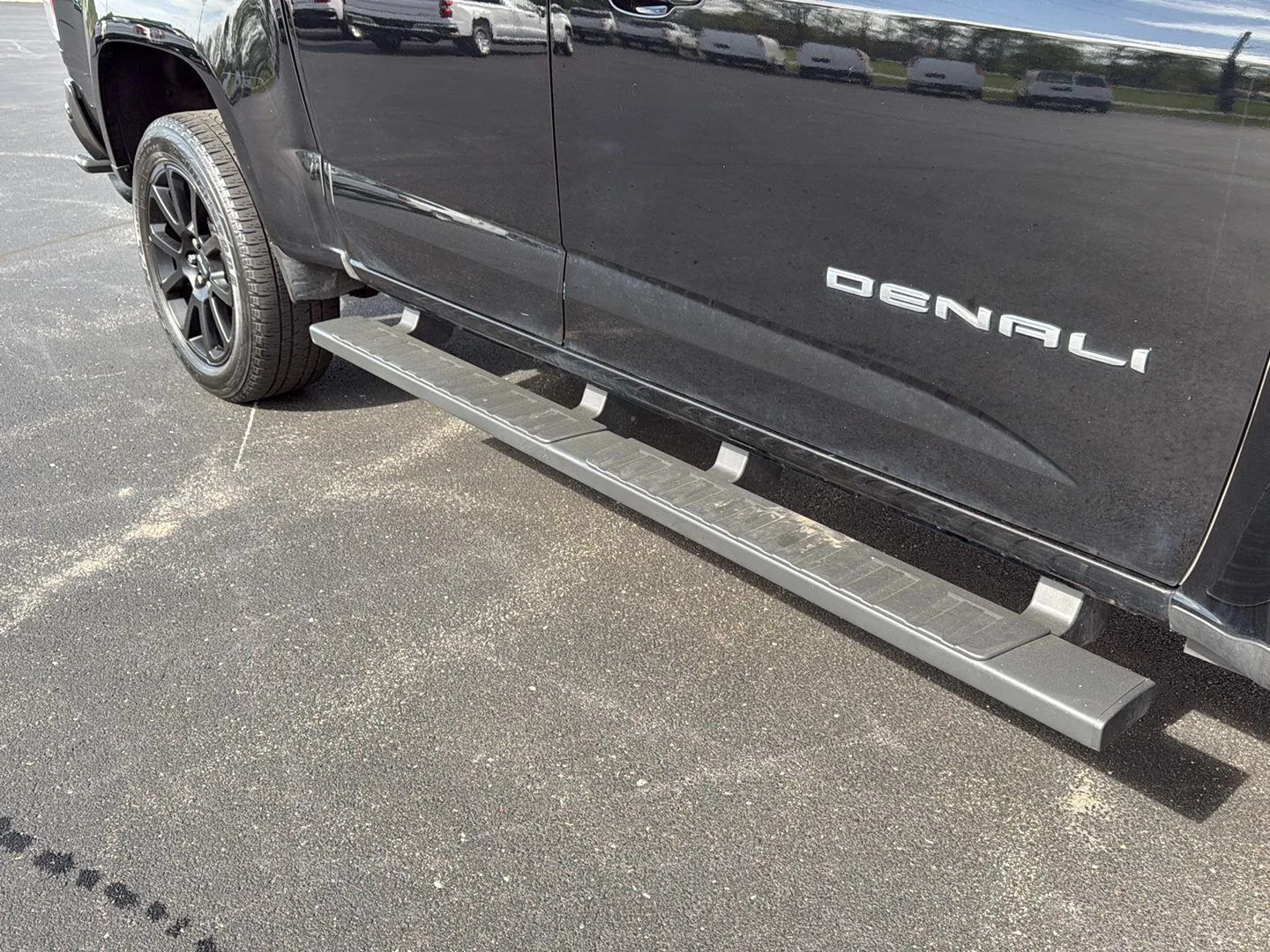Used 2022 Onyx Black GMC 4WD Denali image 24