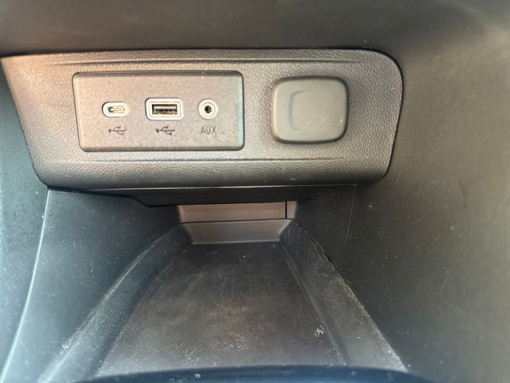 Used 2023 White Frost Buick Essence image 21