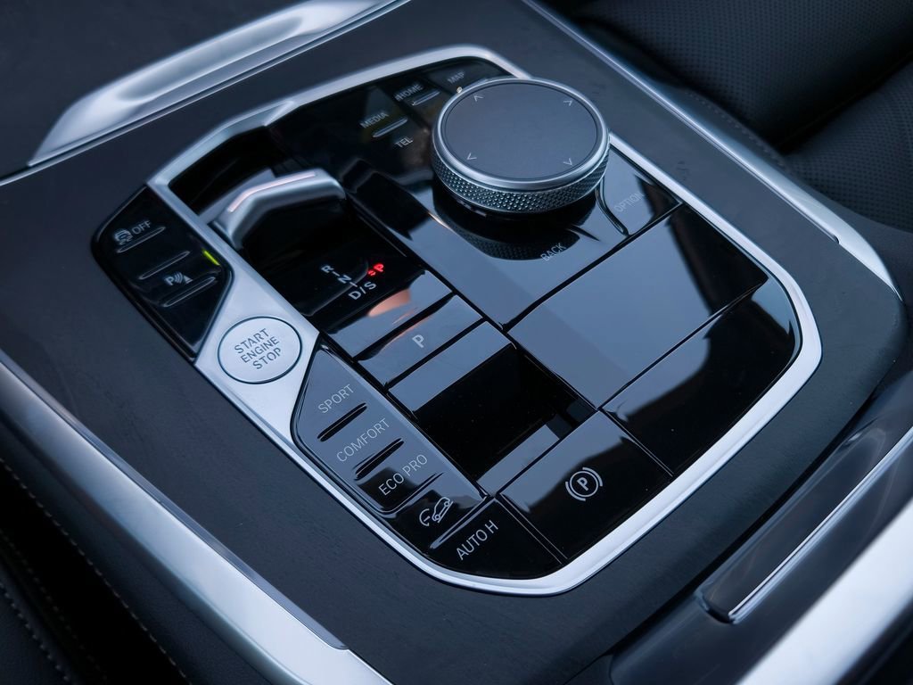 New 2026 Skyscraper Grey Metallic BMW xDrive40i image 9