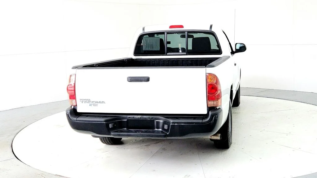 Used 2014 White Toyota Base image 5