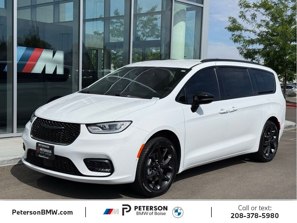 2024 Chrysler Pacifica Touring L AWD's photo