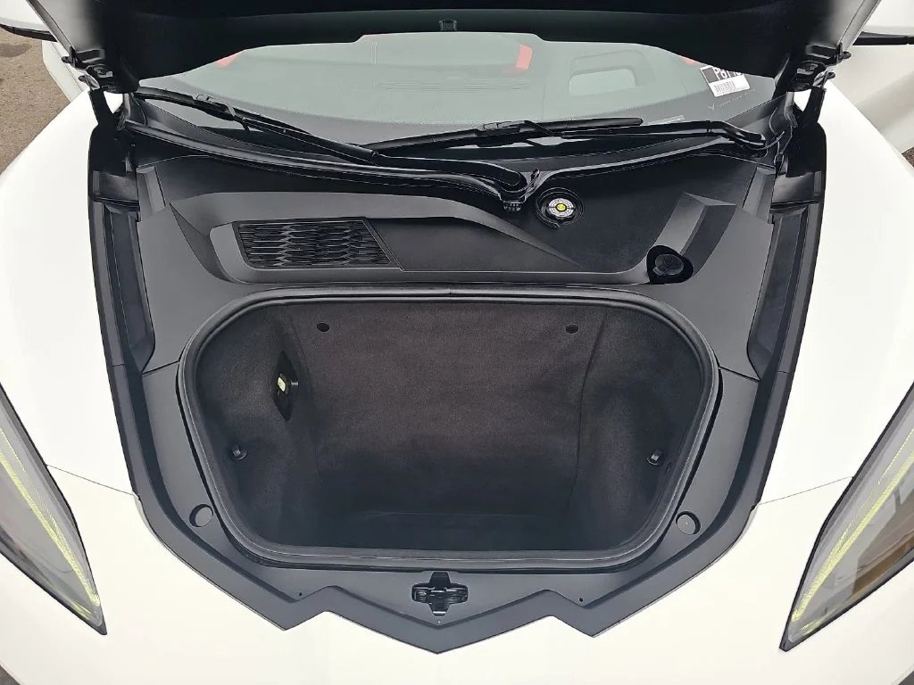 Used 2022 White Chevrolet Stingray image 33