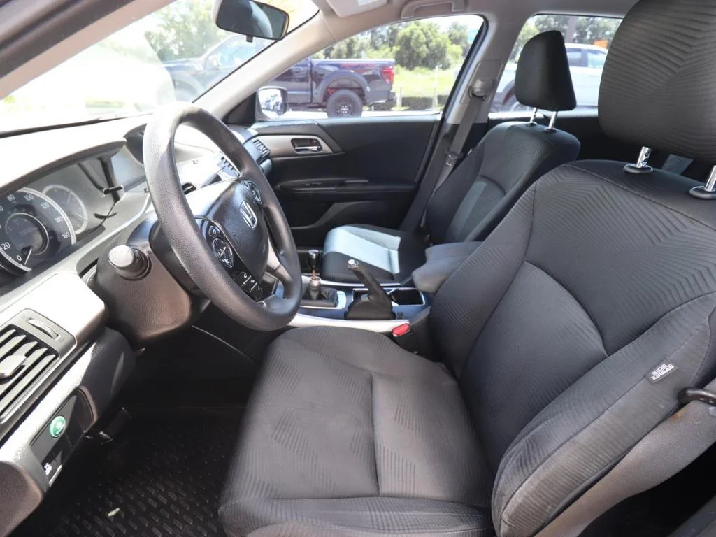 Used 2014  Honda LX image 2