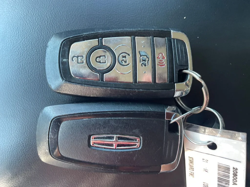 Used 2021 Red Lincoln Standard image 29