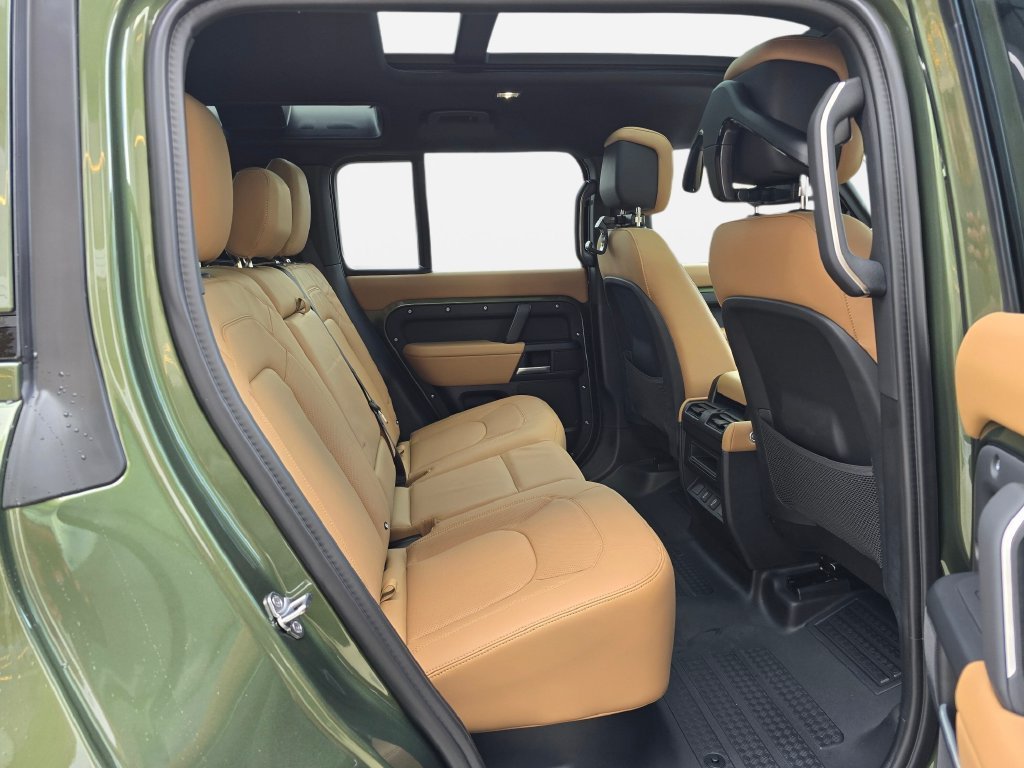 New 2026 Woolstone Green LAND ROVER X-Dynamic SE image 11