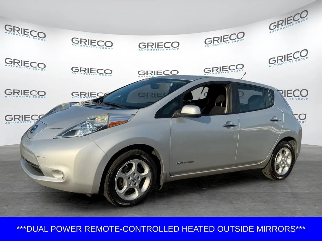Used 2013 Silver Nissan SV image 3