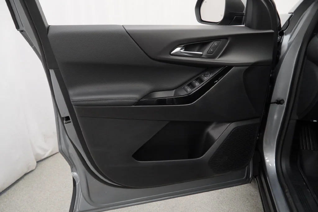 New 2027 Sterling Gray Metallic Chevrolet LT image 22