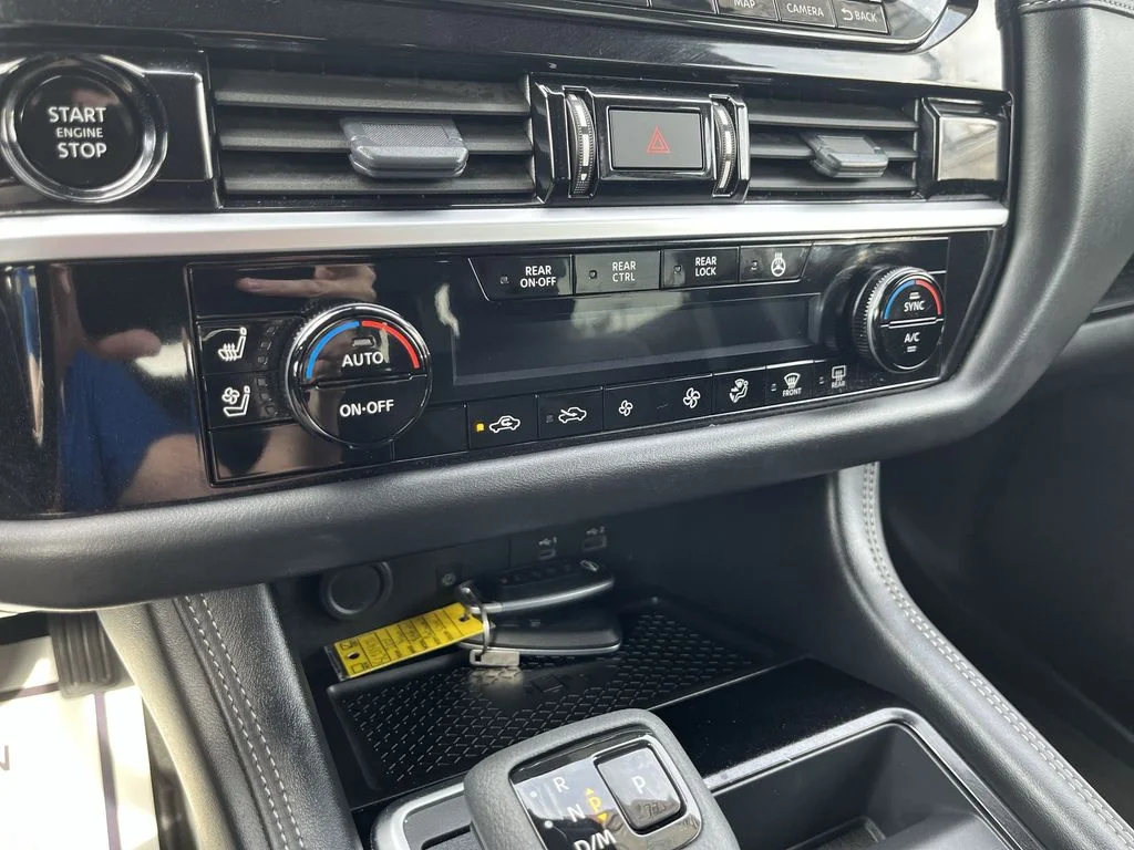 Used 2025 Gray Nissan Platinum image 19