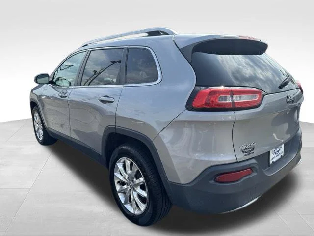 Used 2016 Silver Jeep Limited image 5