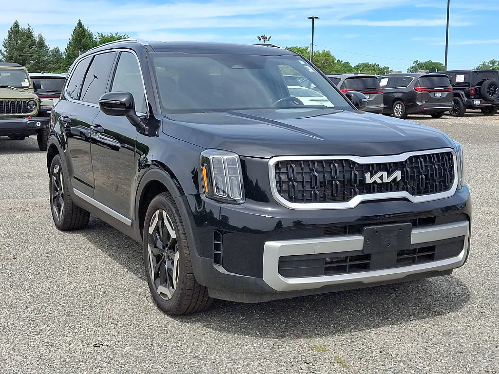 Used 2023 Ebony Black Kia EX image 2