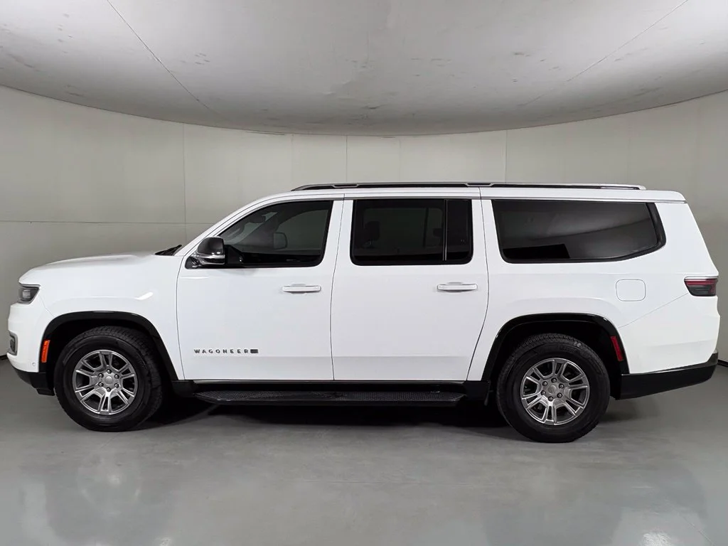 Used 2023 White Jeep Base image 5