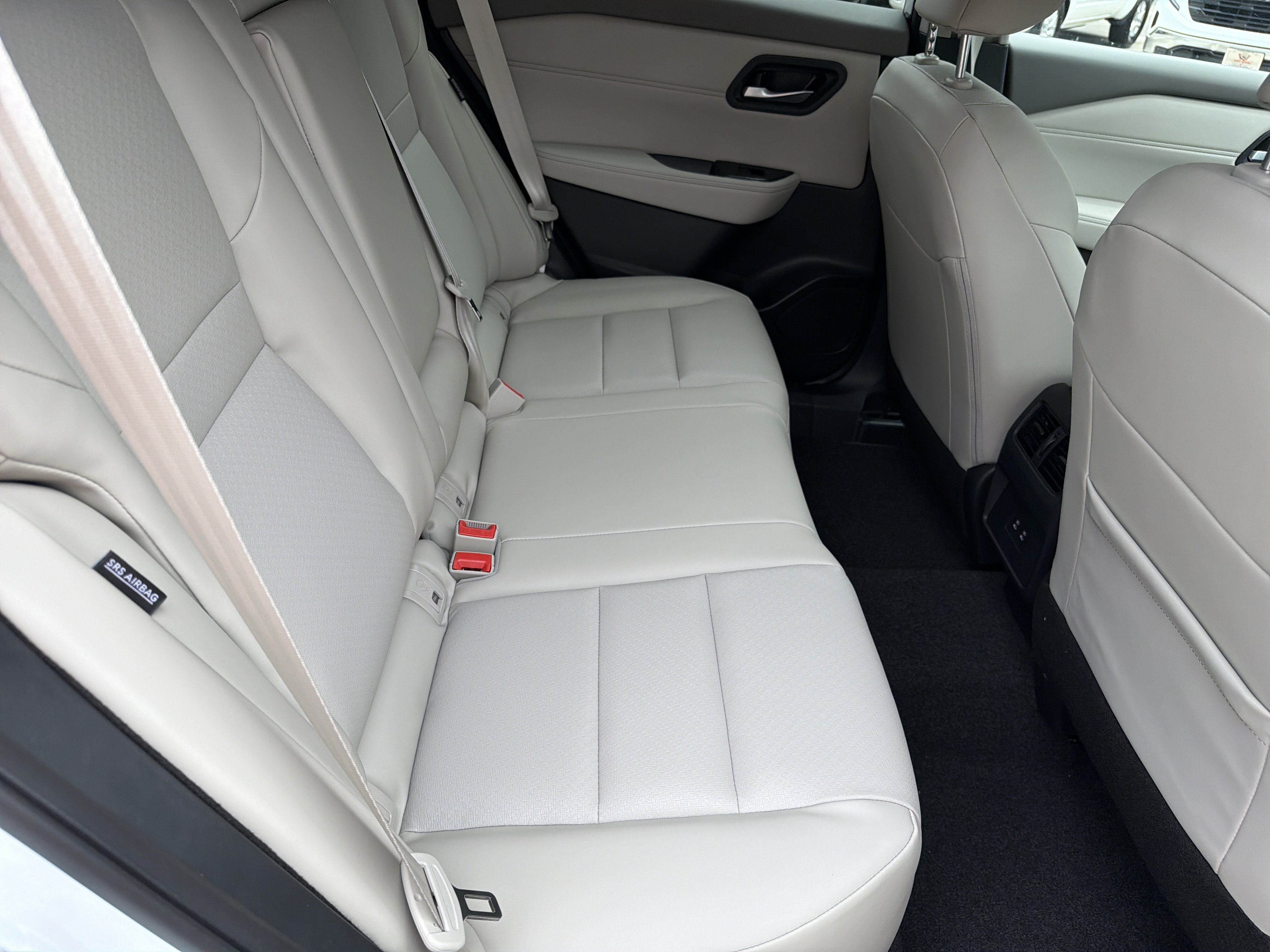 New 2026 Everest White Pearl Tricoat Nissan Dark Armor image 16